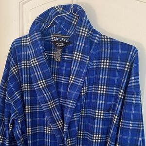 Nautica Fluffy Blue Plaid Robe 100% Polyester 2 side pockets and wrap around tie